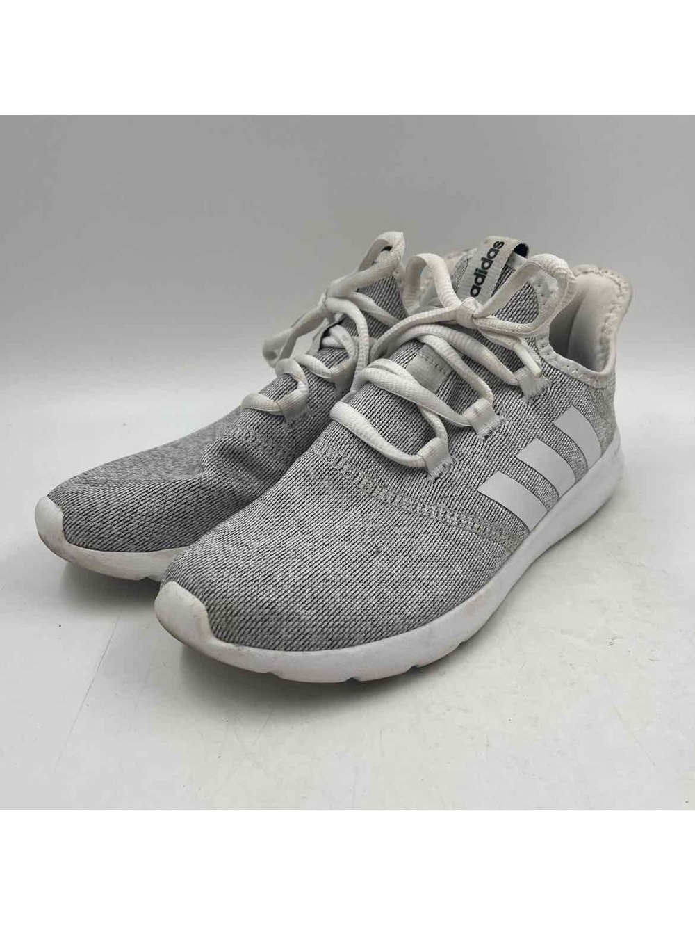 Adidas Women's Shoe Size 8 Gray Solid Sneakers